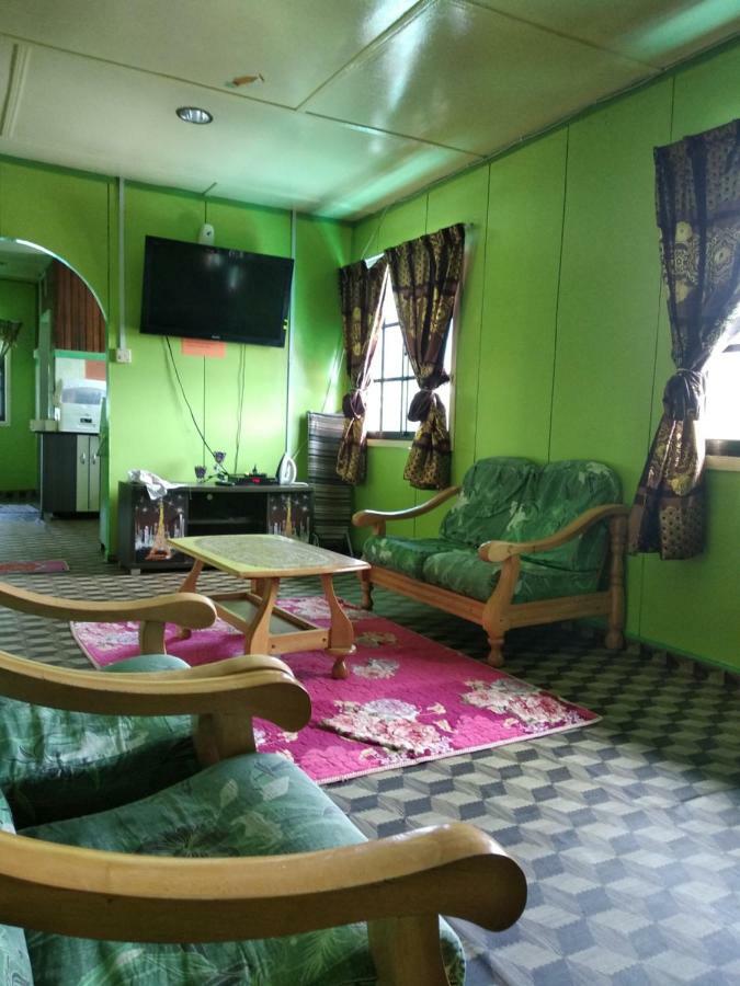 Almeera Homestay Kampong Kundassan Exterior foto